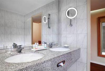 фото отеля Four Points by Sheraton Munchen Central