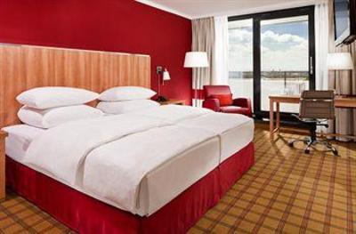 фото отеля Four Points by Sheraton Munchen Central