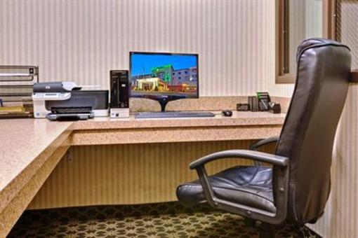 фото отеля Holiday Inn Poplar Bluff