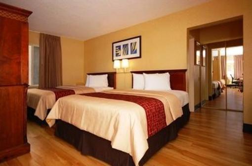 фото отеля Red Roof Inn San Diego Downtown