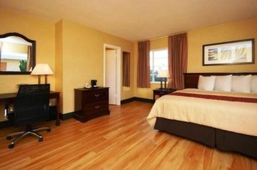 фото отеля Red Roof Inn San Diego Downtown