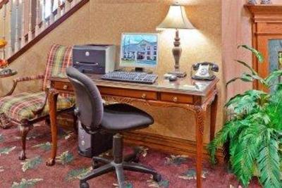 фото отеля Holiday Inn Express Hotel & Suites Paducah West