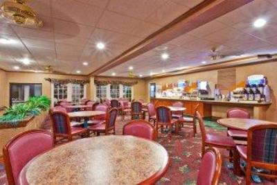фото отеля Holiday Inn Express Hotel & Suites Paducah West