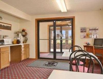 фото отеля Super 8 Motel Winterset