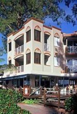 фото отеля Alassio On The Beach Apartments Cairns