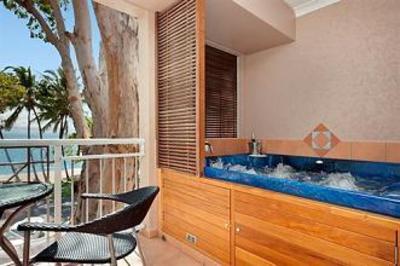 фото отеля Alassio On The Beach Apartments Cairns