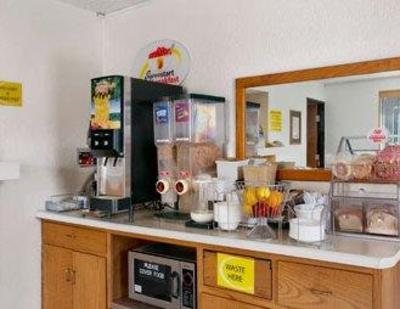 фото отеля Super 8 Motel Twinsburg / Cleveland