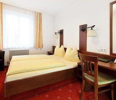 фото отеля Altstadthotel Weisse Taube Salzburg