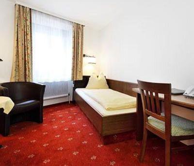 фото отеля Altstadthotel Weisse Taube Salzburg