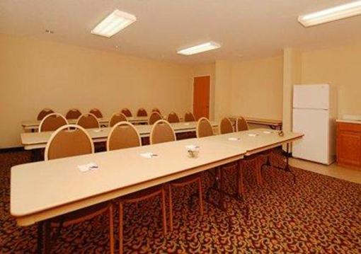 фото отеля Sleep Inn and Suites Charles City