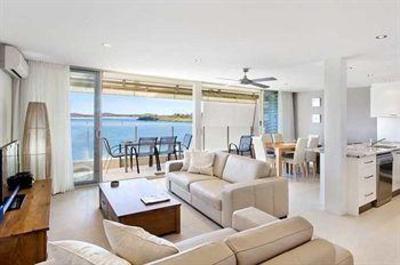 фото отеля Noosa Harbour Resort