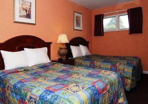 фото отеля Rodeway Inn Greensburg (Pennsylvania)