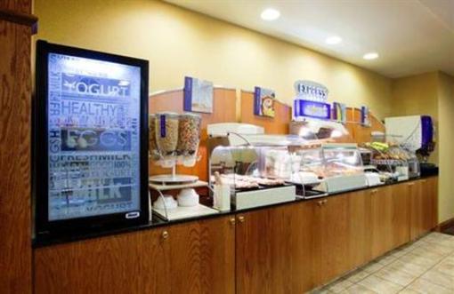 фото отеля Holiday Inn Express Hotel & Suites Rocky Mount Smith Mtn Lake