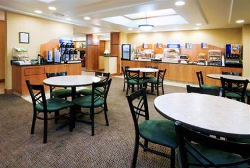 фото отеля Holiday Inn Express Hotel & Suites Rocky Mount Smith Mtn Lake