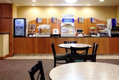 фото отеля Holiday Inn Express Hotel & Suites Rocky Mount Smith Mtn Lake