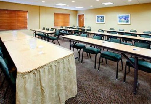 фото отеля Holiday Inn Express Hotel & Suites Rocky Mount Smith Mtn Lake