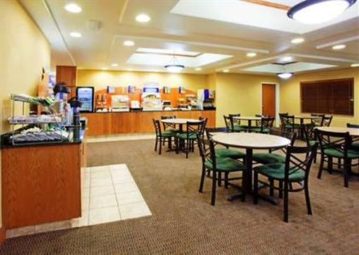 фото отеля Holiday Inn Express Hotel & Suites Rocky Mount Smith Mtn Lake