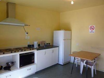 фото отеля Racecourse Backpackers Hostel