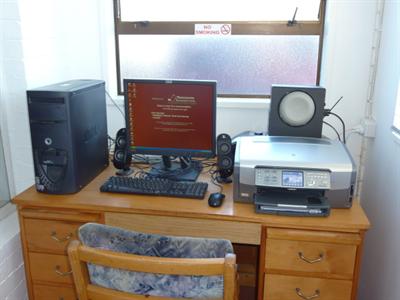 фото отеля Racecourse Backpackers Hostel