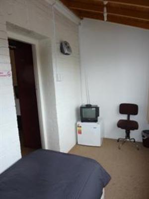 фото отеля Racecourse Backpackers Hostel