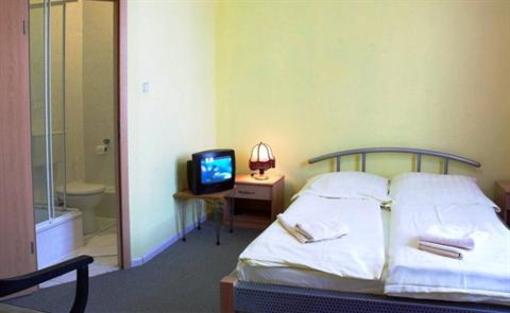 фото отеля Hotel Tyros - am Weidendamm