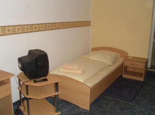 фото отеля Hotel Tyros - am Weidendamm