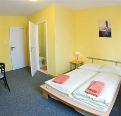 фото отеля Hotel Tyros - am Weidendamm
