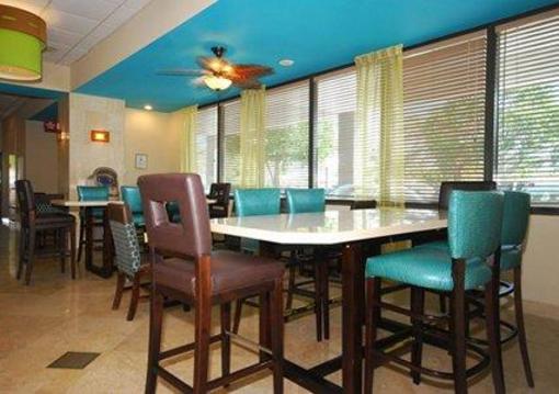фото отеля Comfort Suites Airport & Cruise Port