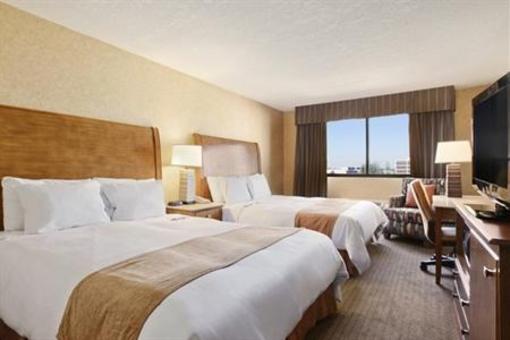 фото отеля Phoenix Place Hotel & Suites