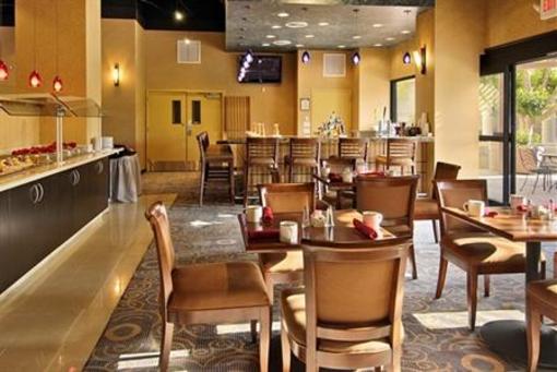 фото отеля Phoenix Place Hotel & Suites