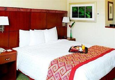 фото отеля Courtyard by Marriott Panama Real Hotel