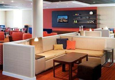 фото отеля Courtyard by Marriott Alexandria