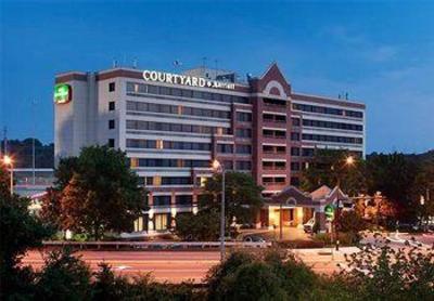фото отеля Courtyard by Marriott Alexandria