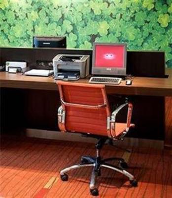 фото отеля Courtyard by Marriott Alexandria