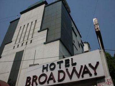 фото отеля Hotel Yogi Broadway