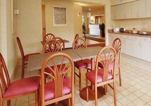 фото отеля Rodeway Inn Willington