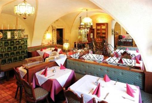 фото отеля Gasthof Hotel Zur Goldenen Krone Furth bei Gottweig