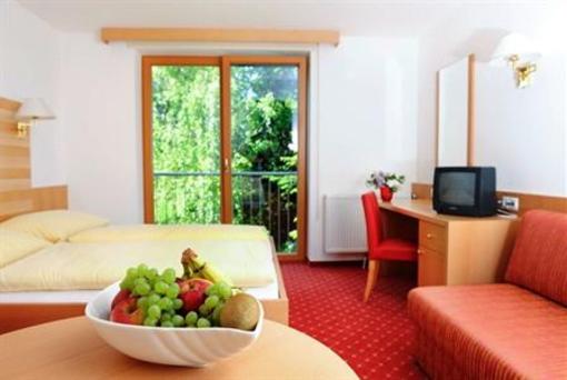 фото отеля Gasthof Hotel Zur Goldenen Krone Furth bei Gottweig