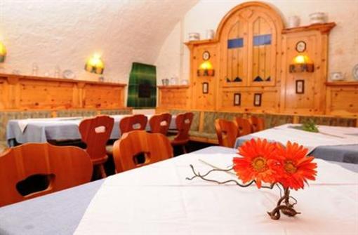 фото отеля Gasthof Hotel Zur Goldenen Krone Furth bei Gottweig
