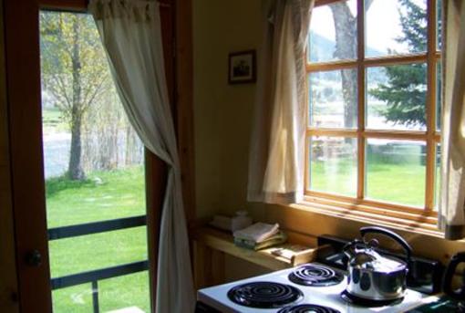 фото отеля Yellowstone River Inn Cabins