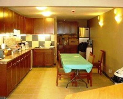 фото отеля Econo Lodge Inn & Suites Drumheller