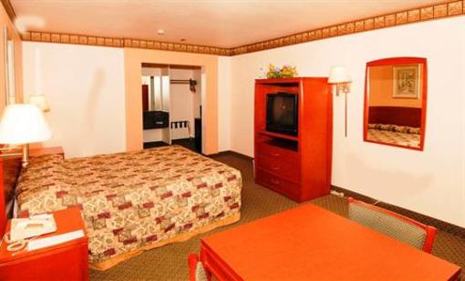 фото отеля The Regency Inn & Suites, Riverside
