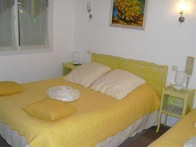 фото отеля Hotel Les Mimosas Bormes-Les-Mimosas