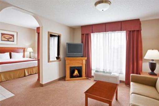 фото отеля Holiday Inn Express Hotel & Suites Detroit-Utica