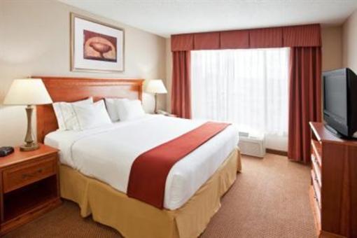 фото отеля Holiday Inn Express Hotel & Suites Detroit-Utica