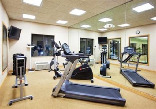 фото отеля Holiday Inn Express Hotel & Suites Detroit-Utica