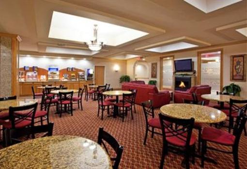 фото отеля Holiday Inn Express Hotel & Suites Detroit-Utica