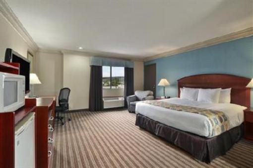 фото отеля Ramada Limited Hotel Airport South Houston
