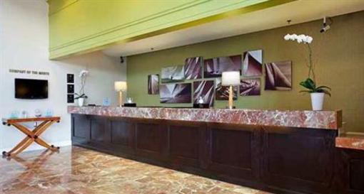 фото отеля Hilton San Diego Mission Valley