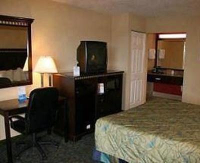 фото отеля Quality Inn Airport & Cruiseport North